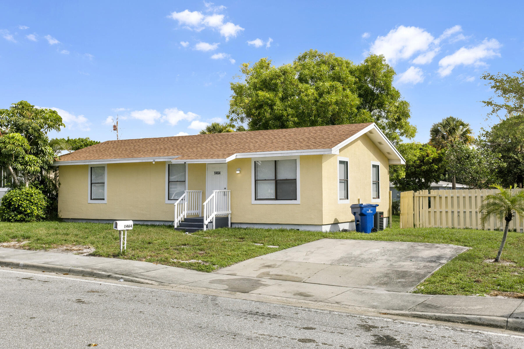 1464 W 32nd Street - Photo 0