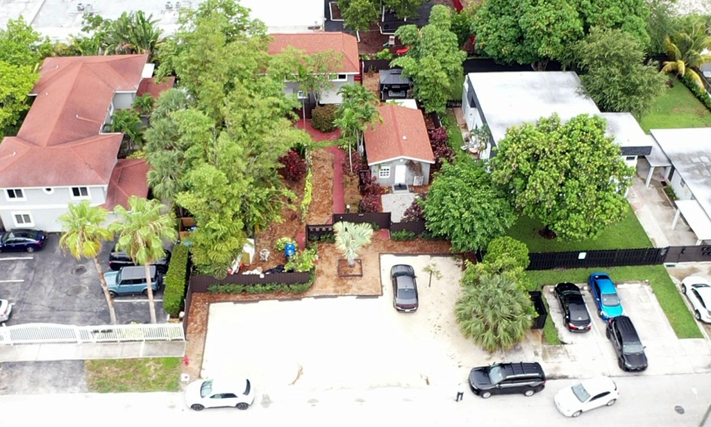 1329 Ne 5th Avenue - Photo 0