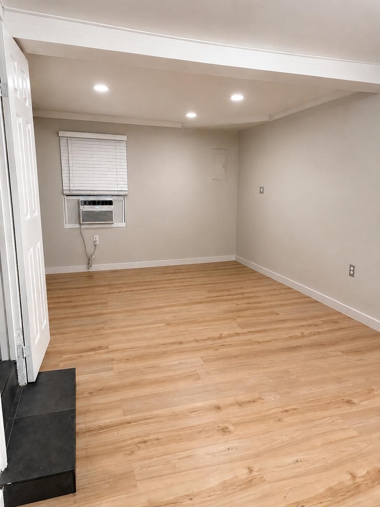 1329 Ne 5th Avenue - Photo 2