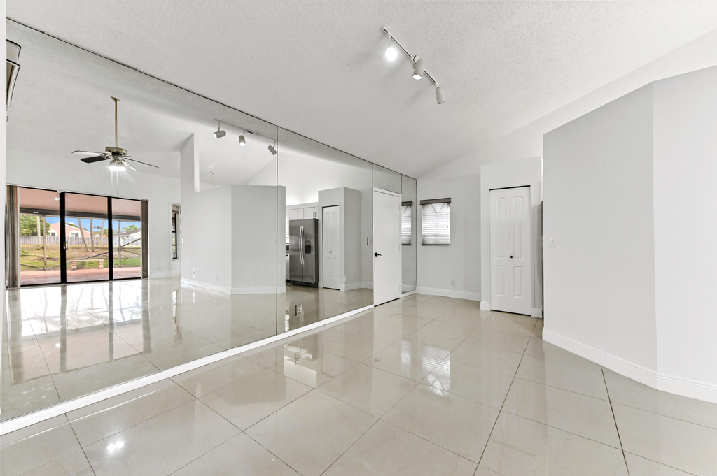 5421 Helene Circle - Photo 5