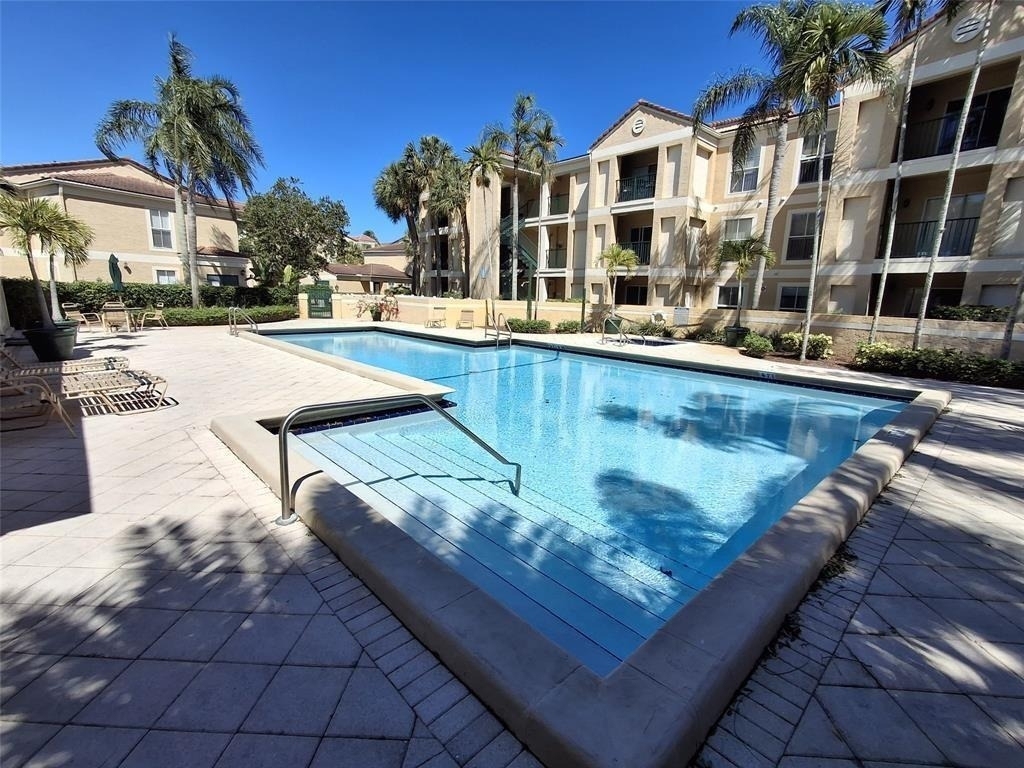 899 W Riverside Drive - Photo 11