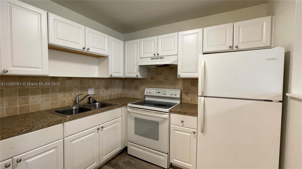 2878 Donnelly Drive - Photo 4