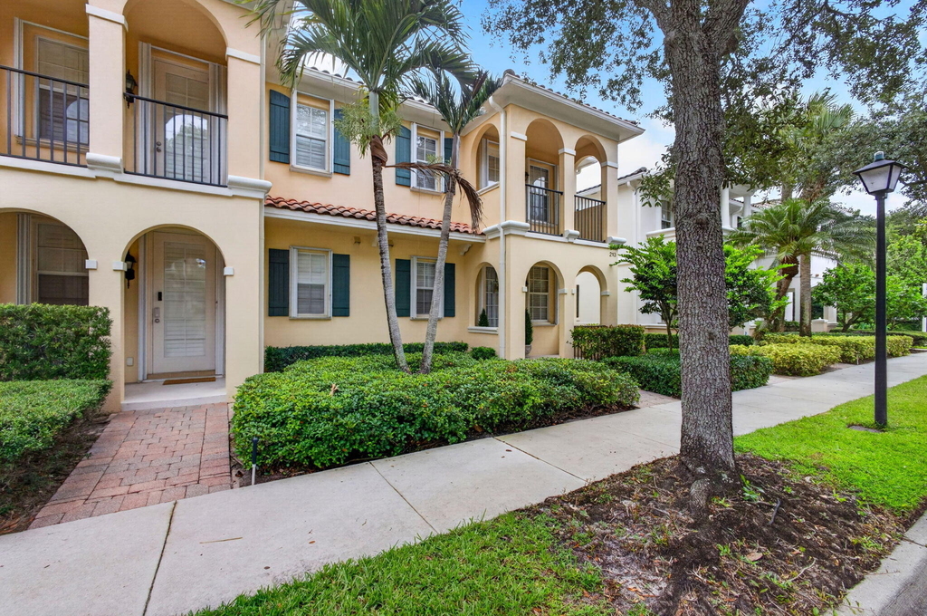 213 Barcelona Drive - Photo 0