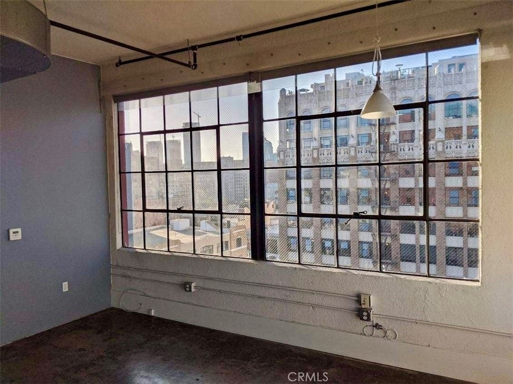 315 E 8th Street - Photo 3
