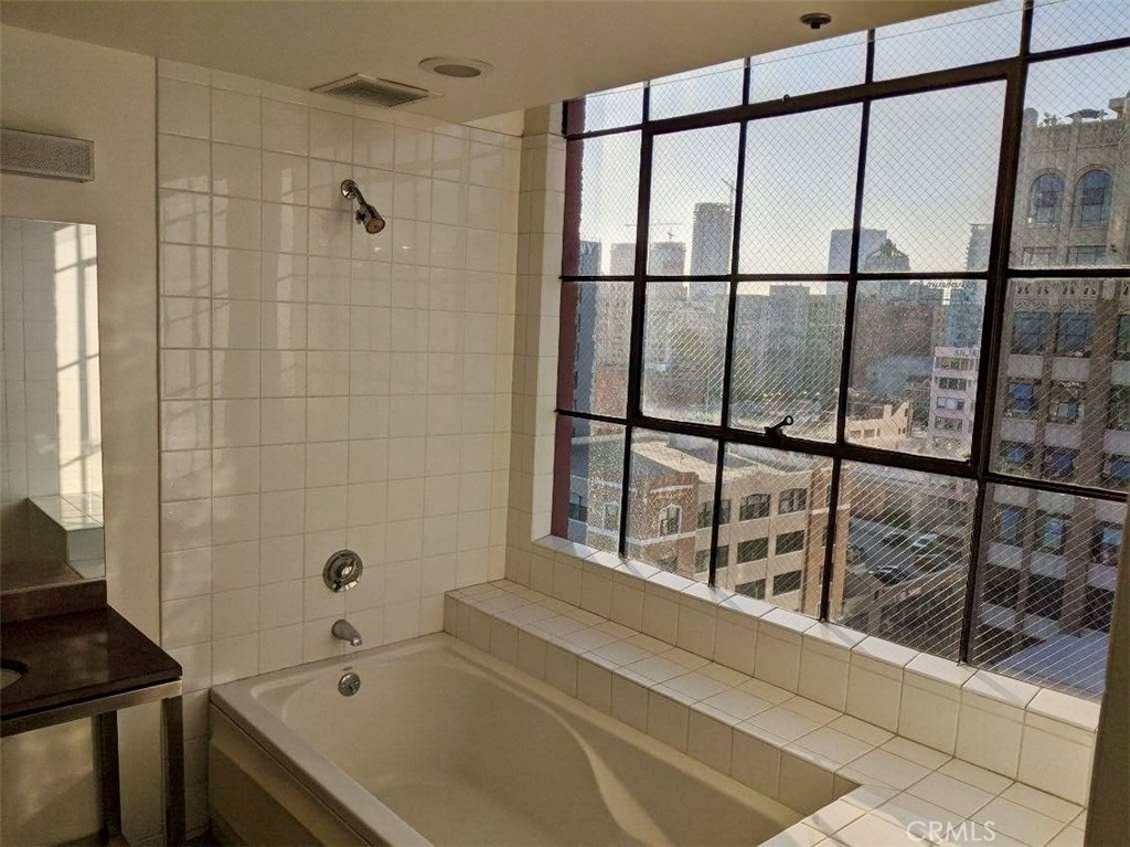 315 E 8th Street - Photo 5