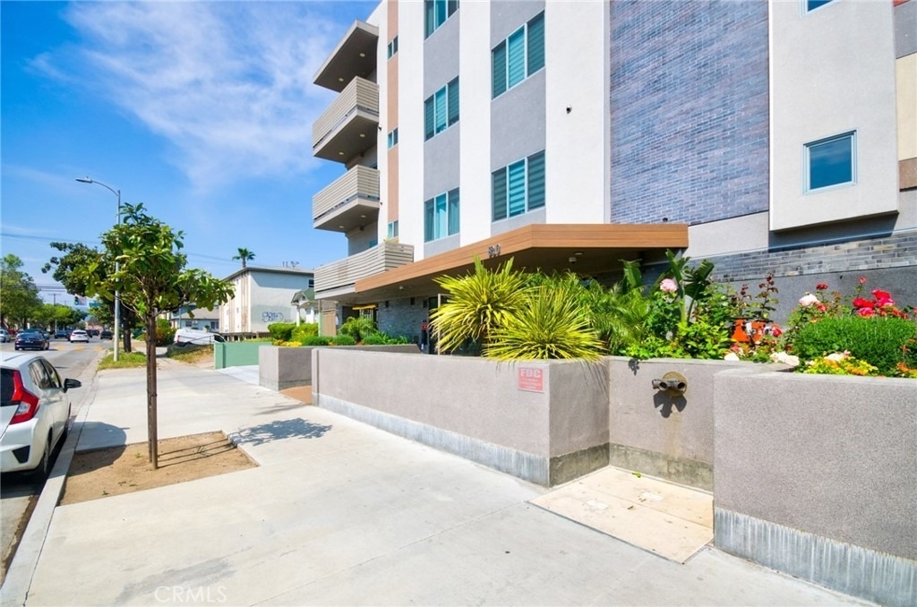 820 S Wilton - Photo 2