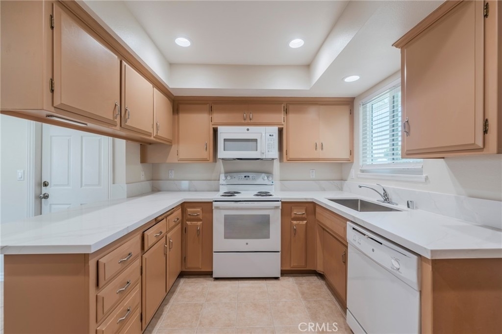 9230 Larkspur - Photo 4