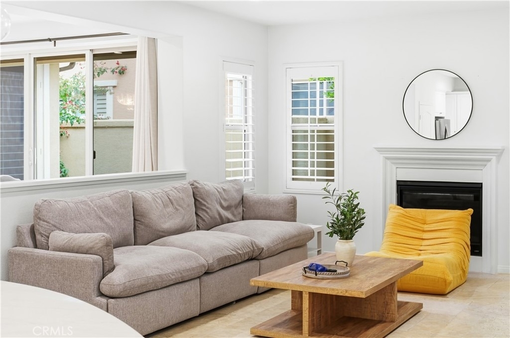37 Roycroft - Photo 2