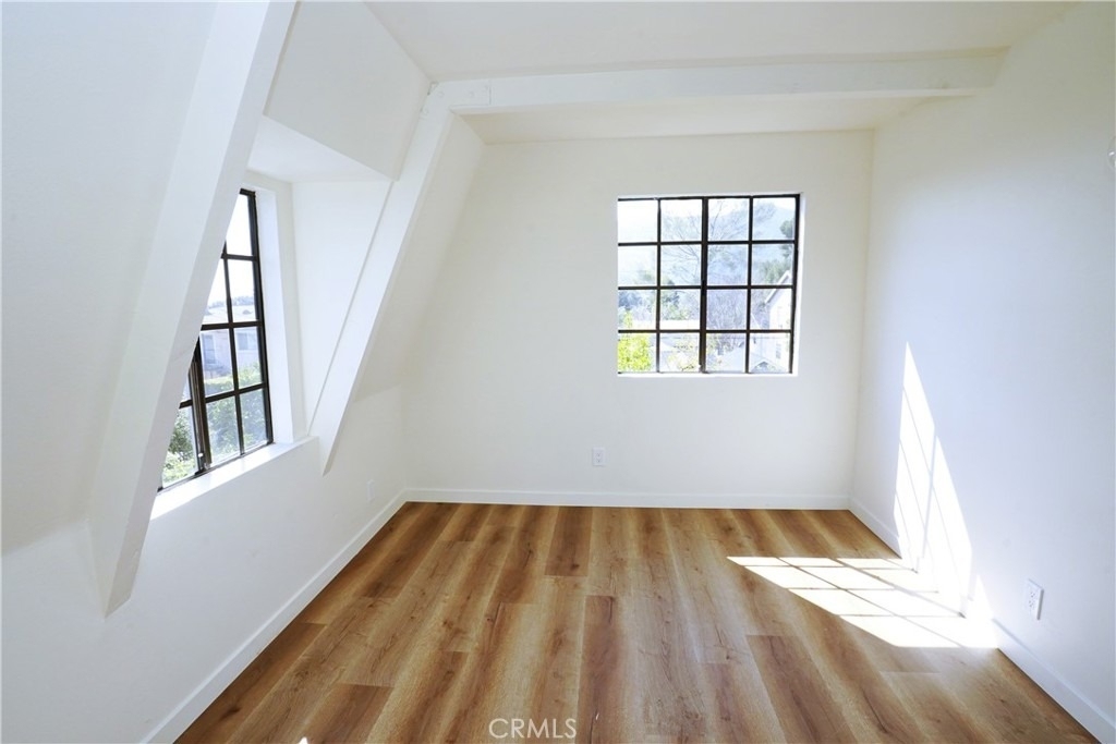 2615 Manhattan - Photo 34