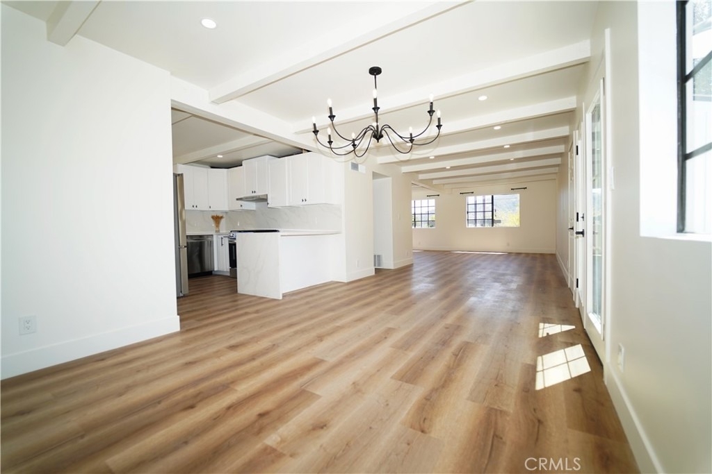 2615 Manhattan - Photo 4