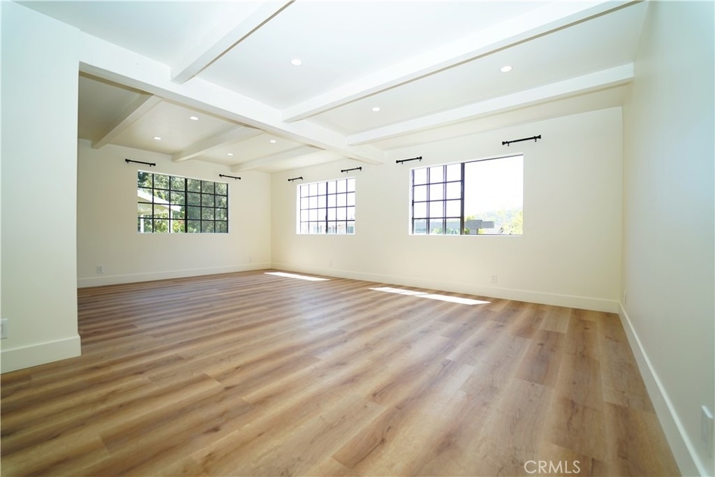 2615 Manhattan - Photo 5