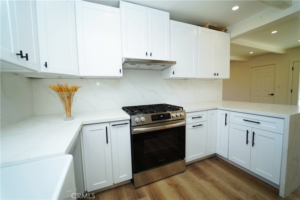 2615 Manhattan - Photo 9
