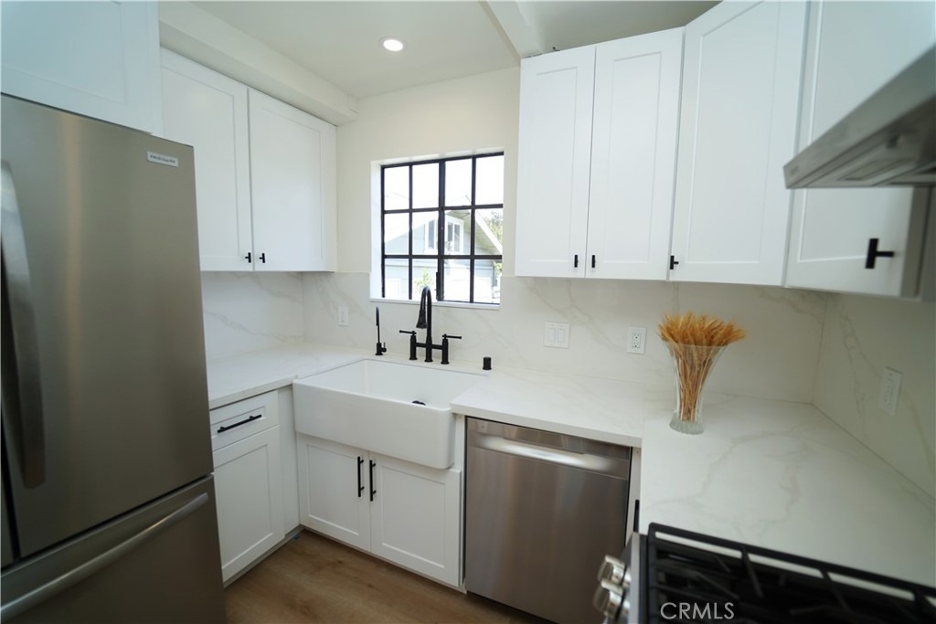 2615 Manhattan - Photo 8