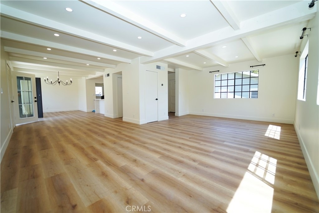 2615 Manhattan - Photo 3