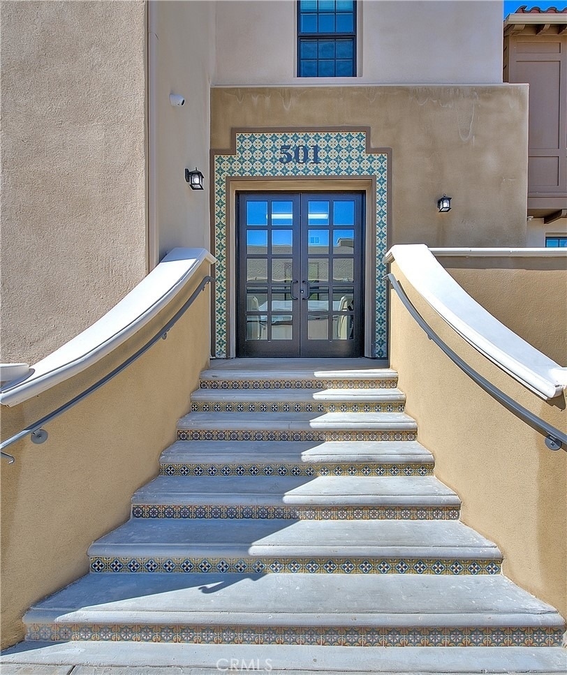 501 W Foothill Boulevard - Photo 3