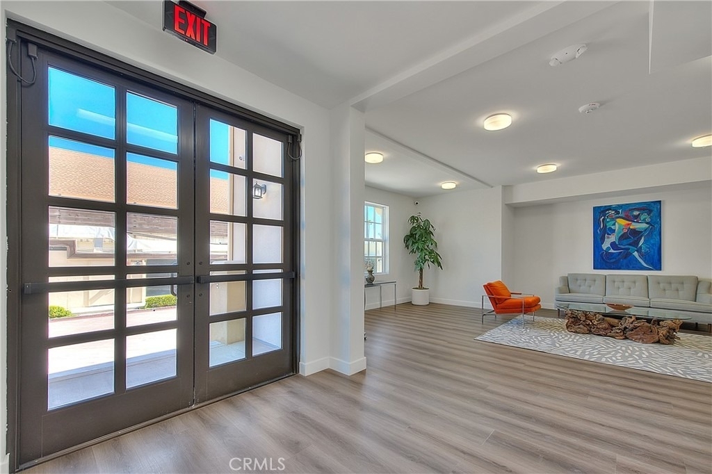 501 W Foothill Boulevard - Photo 4