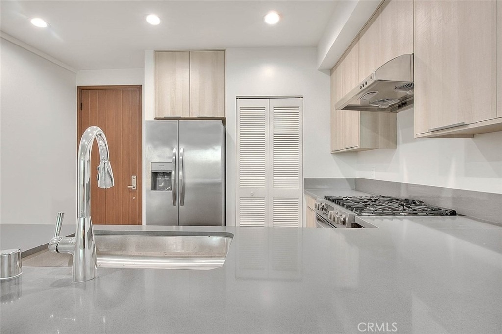501 W Foothill Boulevard - Photo 8