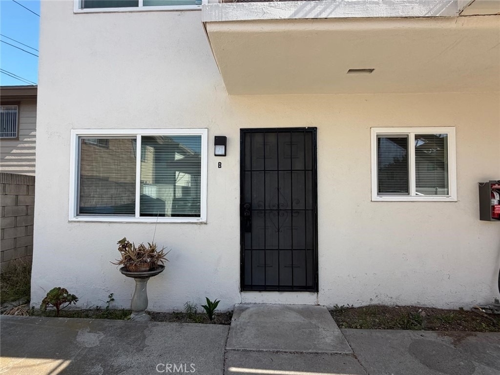 920 W Olive Avenue - Photo 2