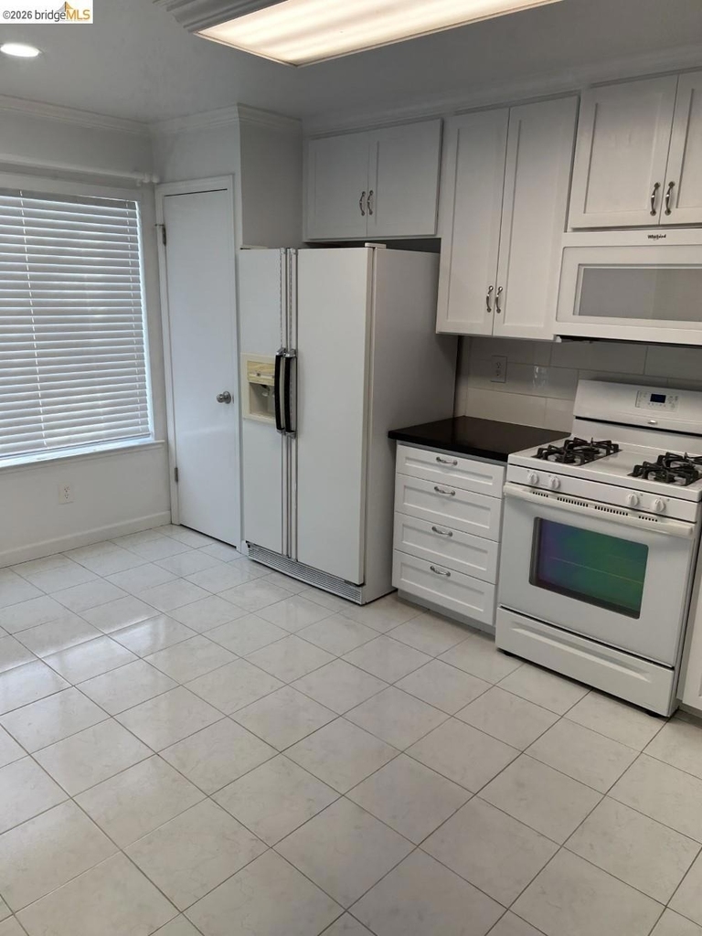 1850 Primrose Ln - Photo 7