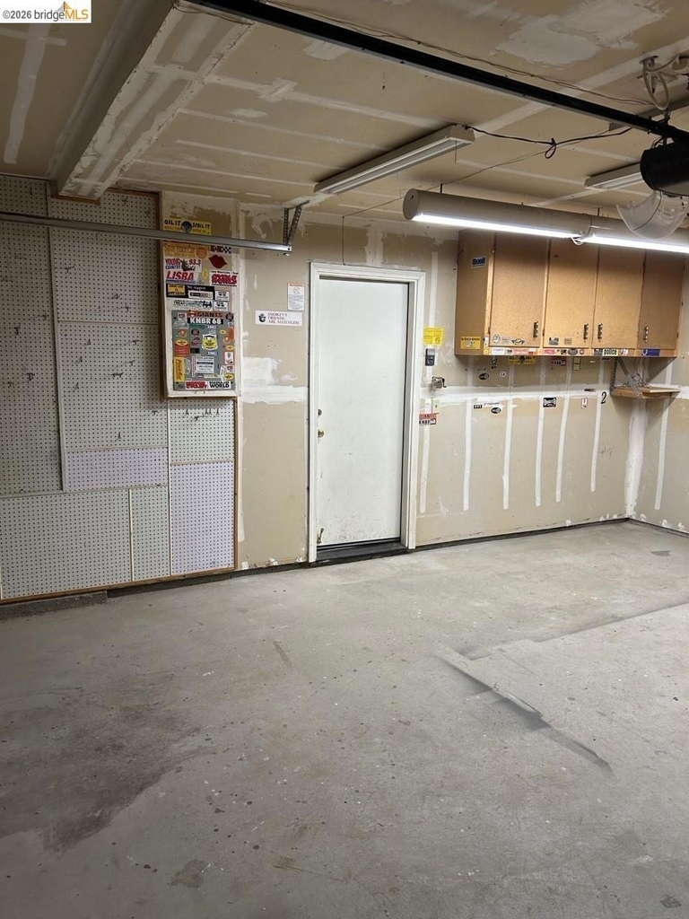 1850 Primrose Ln - Photo 4