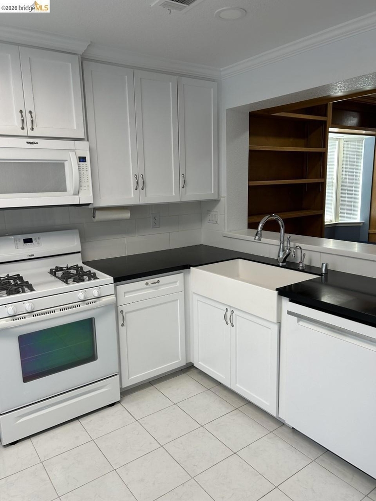 1850 Primrose Ln - Photo 8