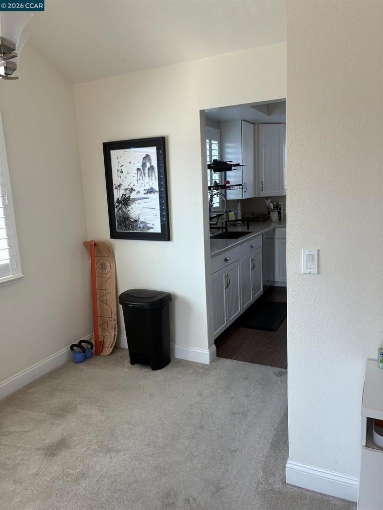565 Lori Dr - Photo 3