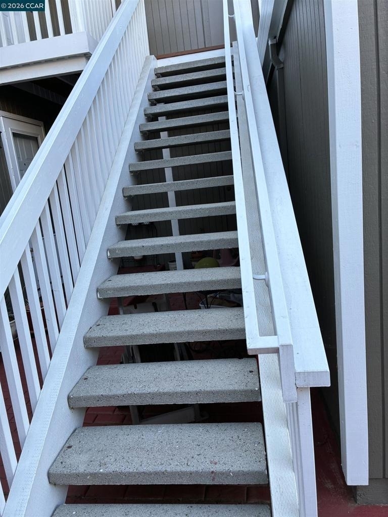565 Lori Dr - Photo 2