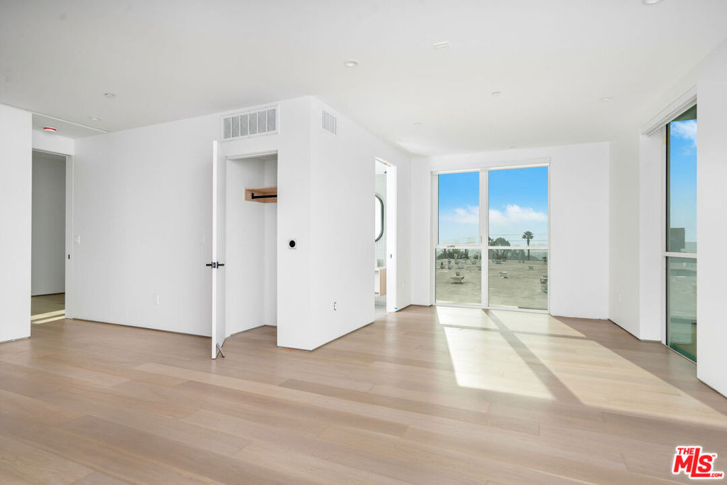 1136 N La Cienega Boulevard - Photo 3