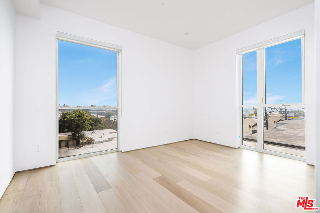 1136 N La Cienega Boulevard - Photo 4
