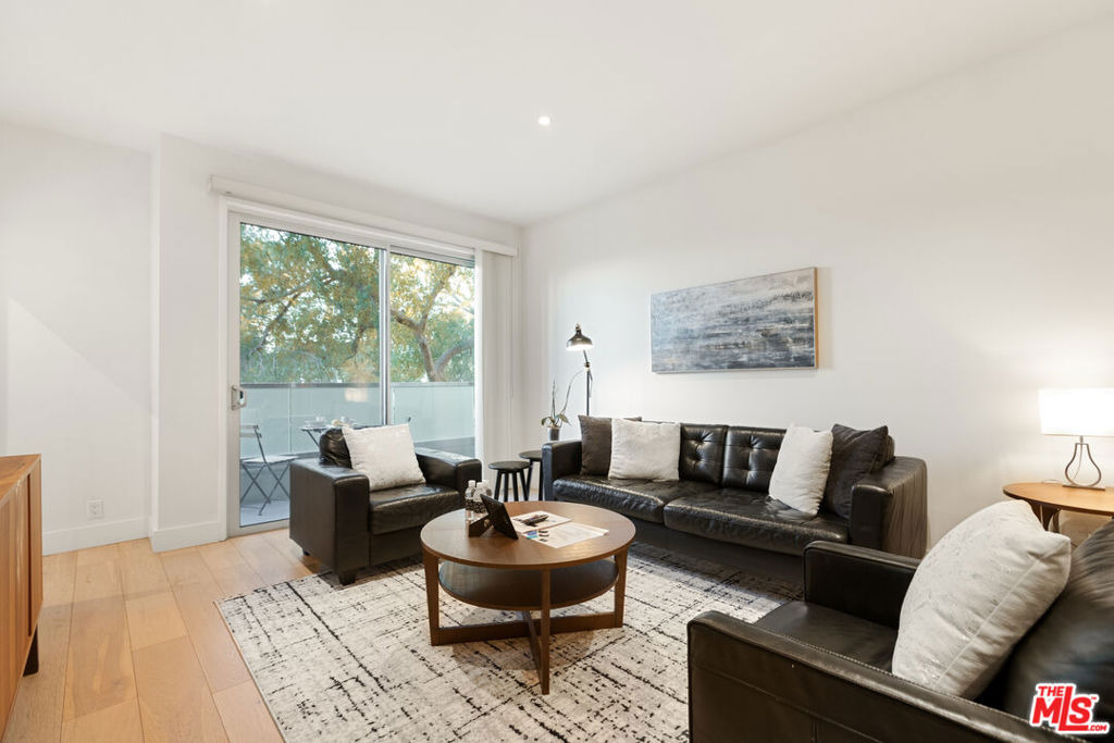 1818 Thayer Avenue - Photo 3