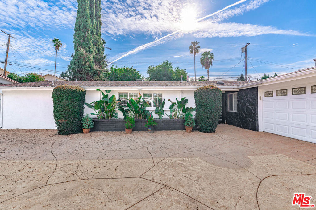 20746 Clarendon Street - Photo 4