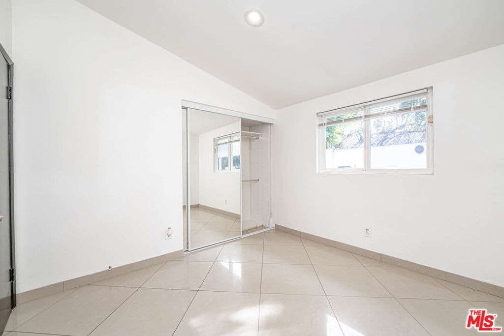20746 Clarendon Street - Photo 27