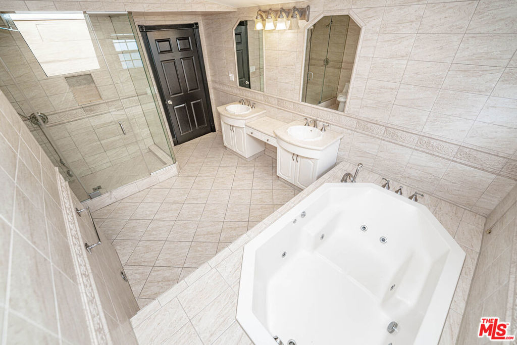 20746 Clarendon Street - Photo 28
