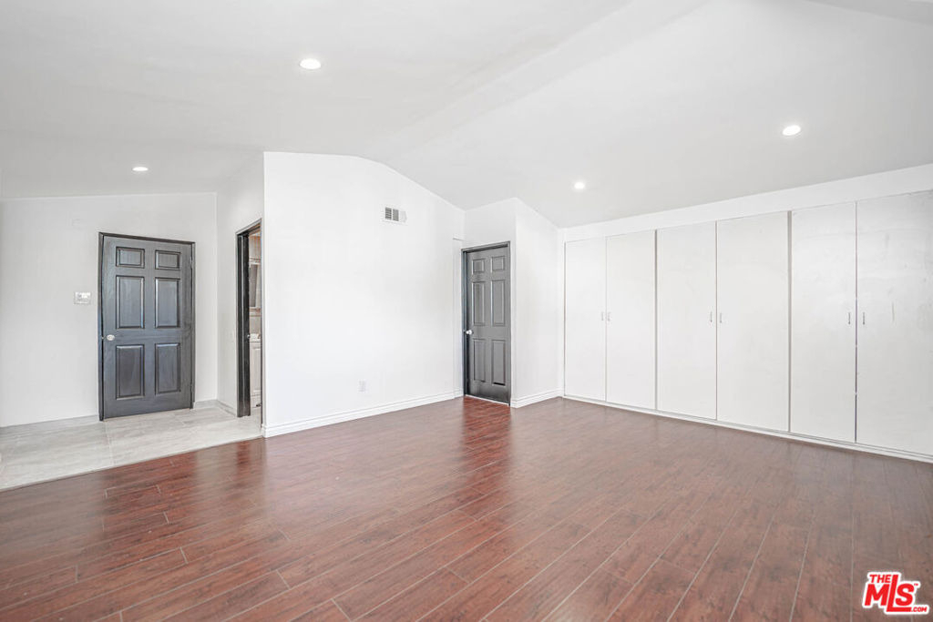 20746 Clarendon Street - Photo 50