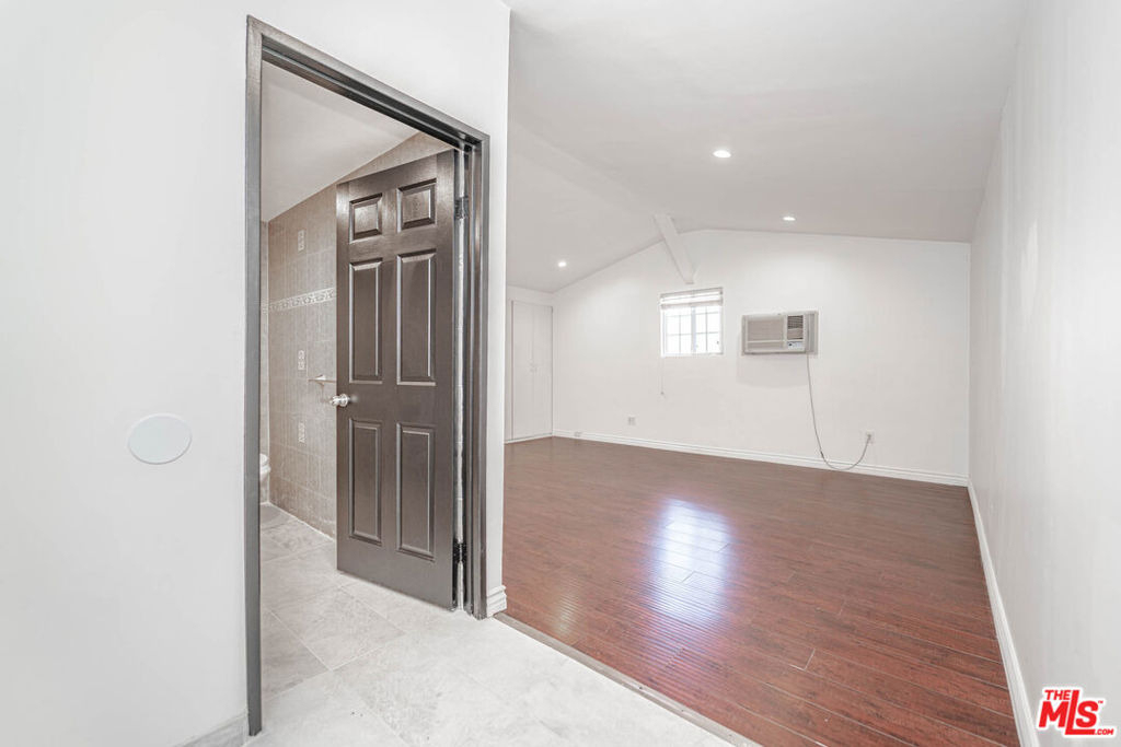 20746 Clarendon Street - Photo 52