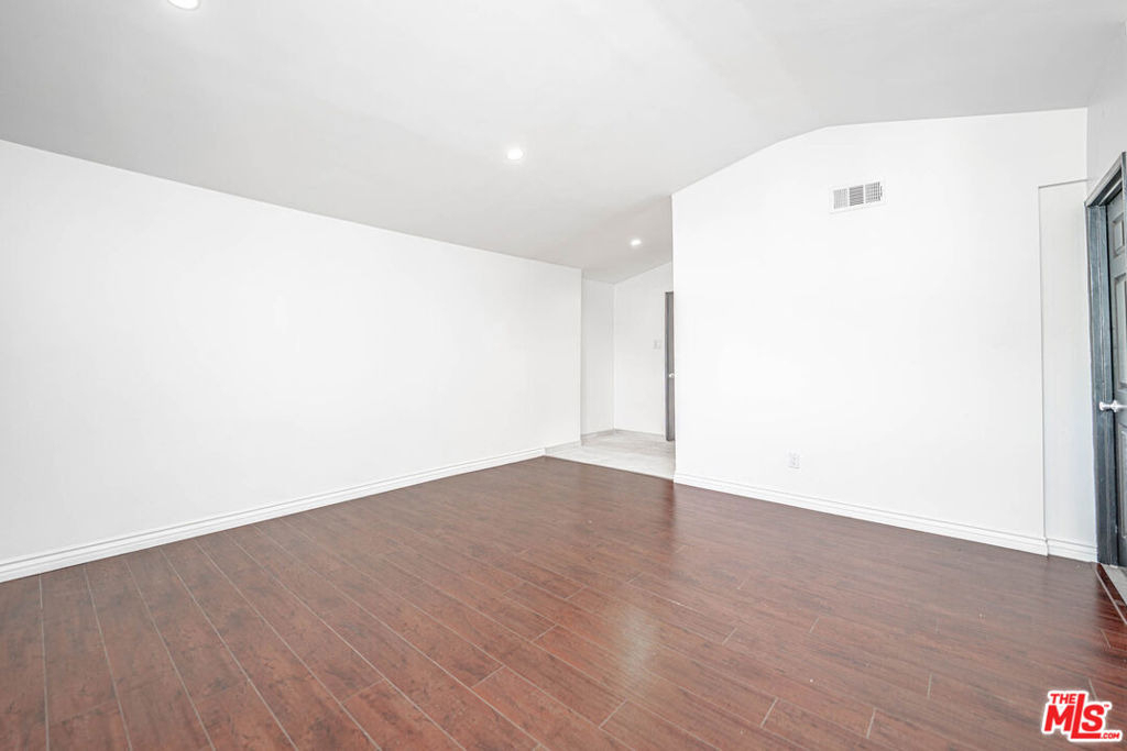 20746 Clarendon Street - Photo 49