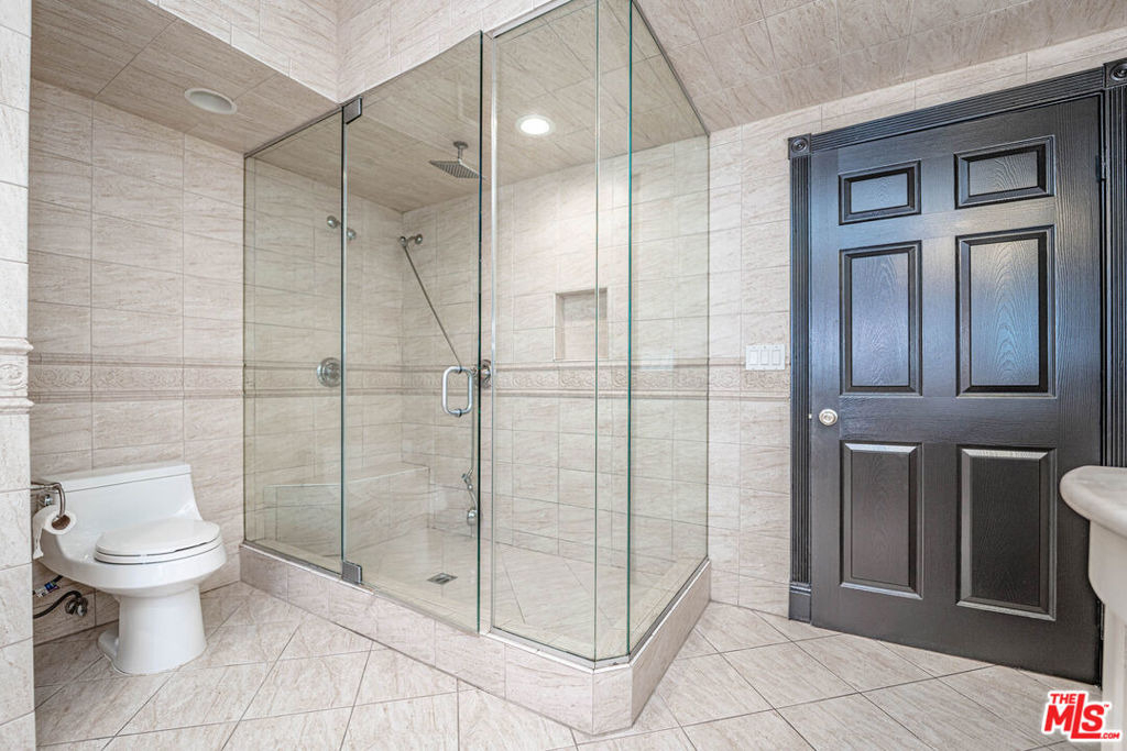 20746 Clarendon Street - Photo 20