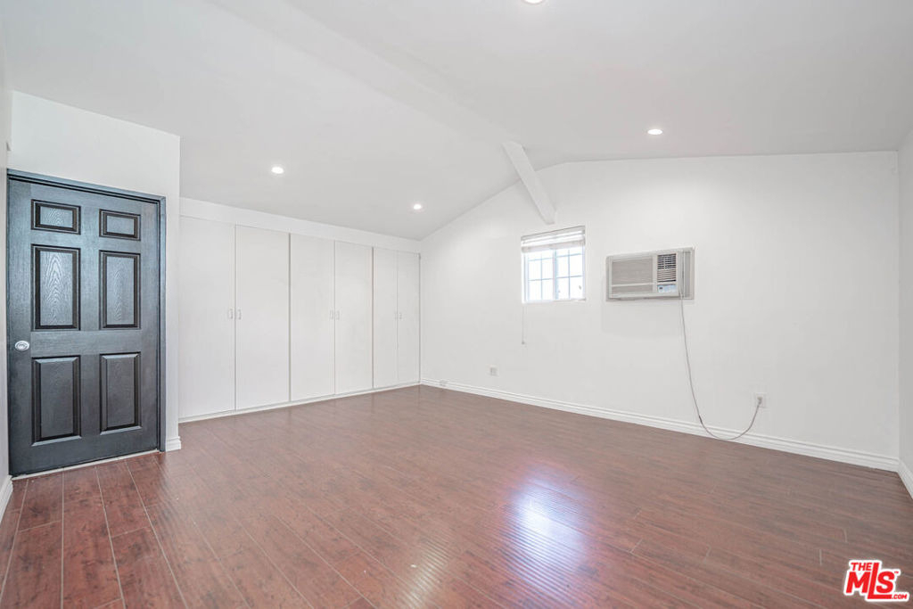 20746 Clarendon Street - Photo 51