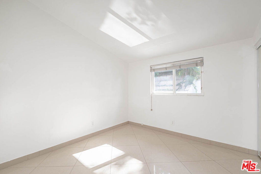 20746 Clarendon Street - Photo 34