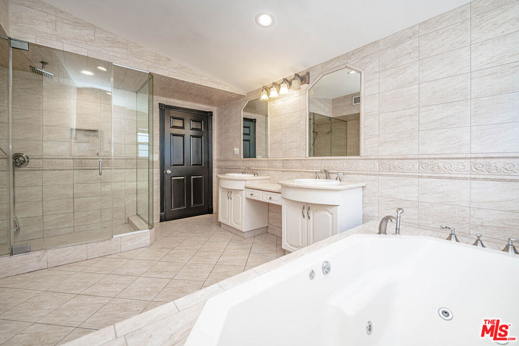 20746 Clarendon Street - Photo 27