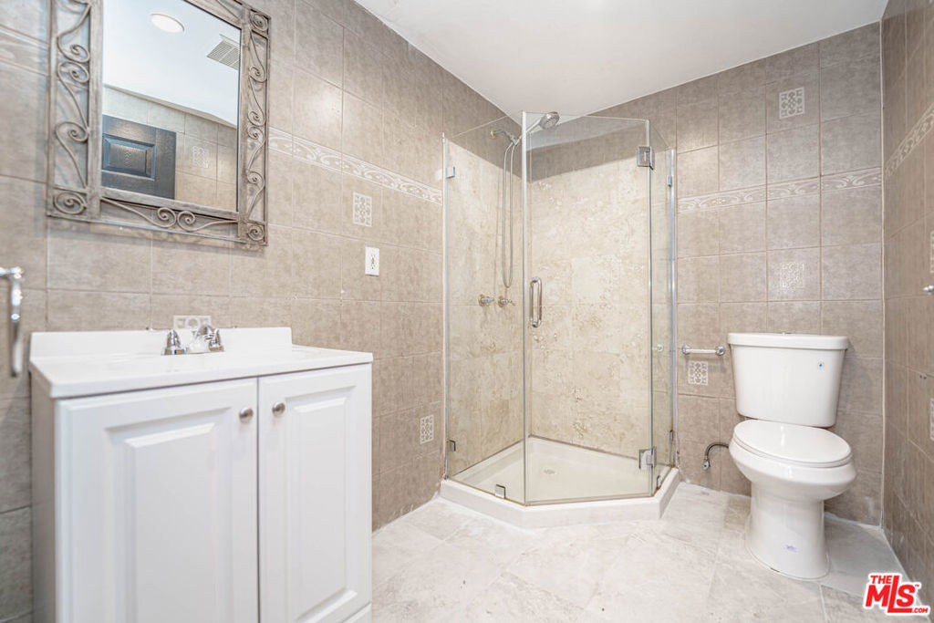 20746 Clarendon Street - Photo 36