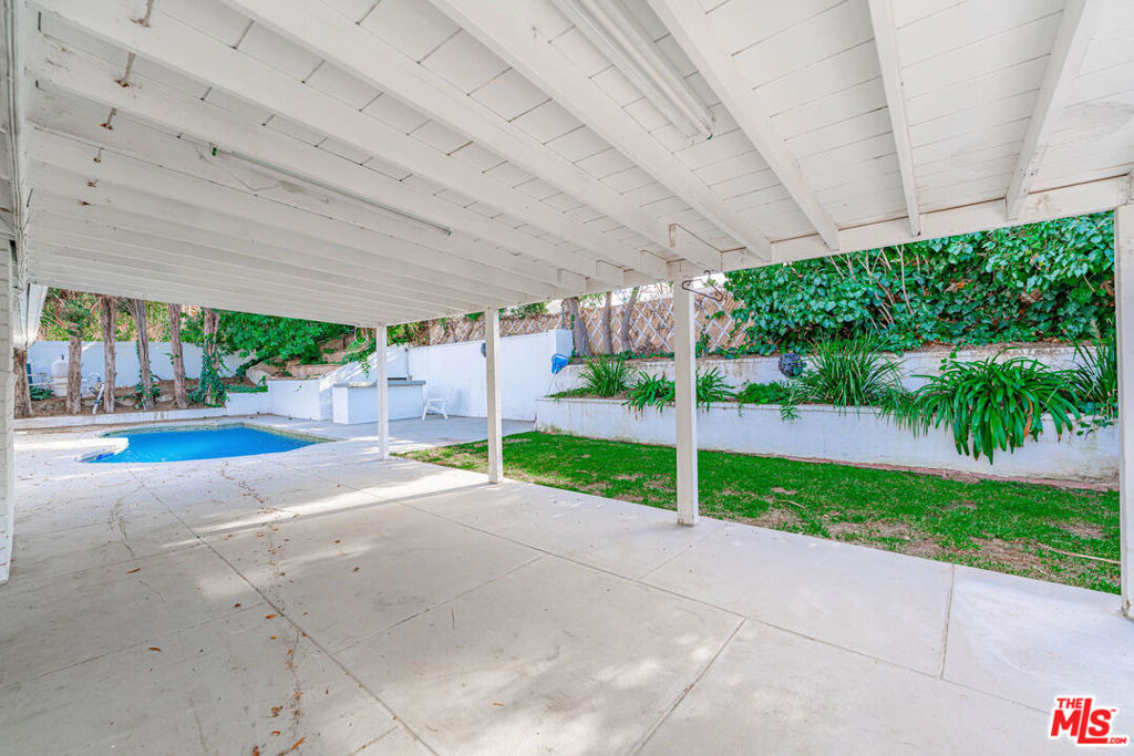 20746 Clarendon Street - Photo 41