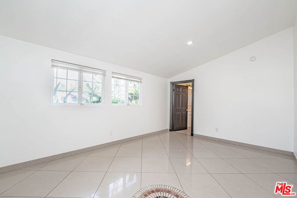 20746 Clarendon Street - Photo 17
