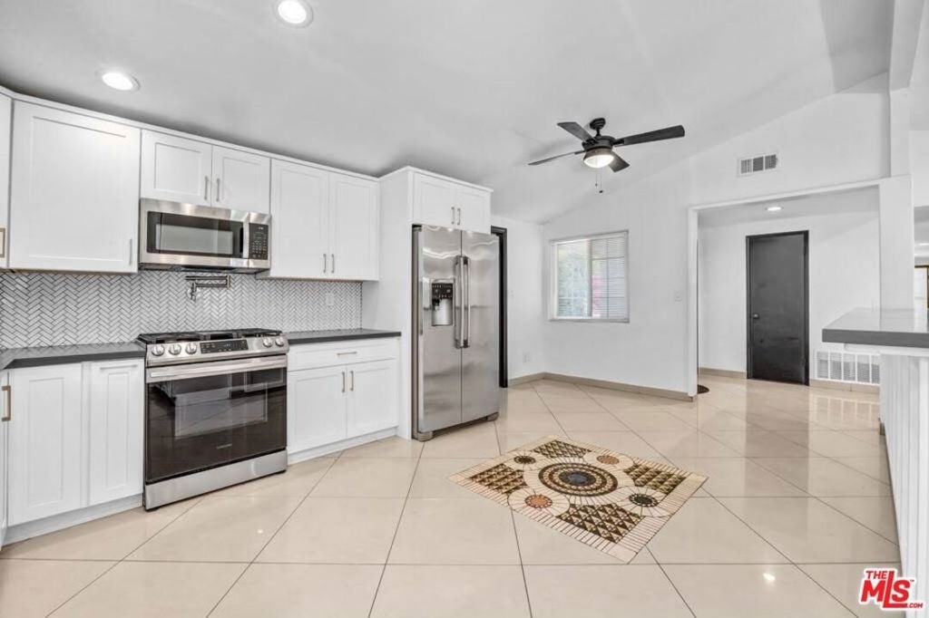 20746 Clarendon Street - Photo 5