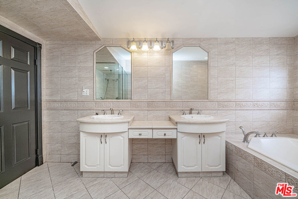 20746 Clarendon Street - Photo 19