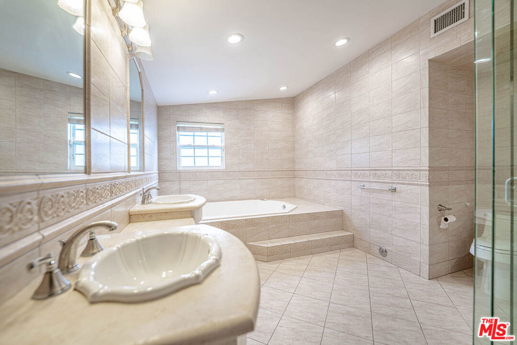 20746 Clarendon Street - Photo 24