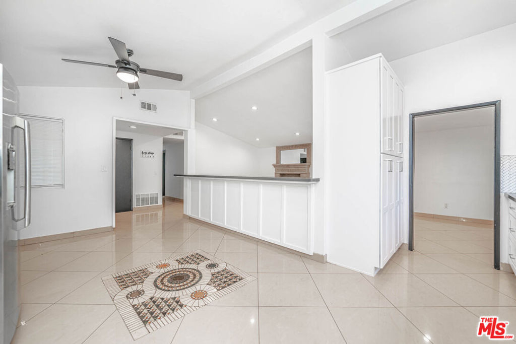 20746 Clarendon Street - Photo 15