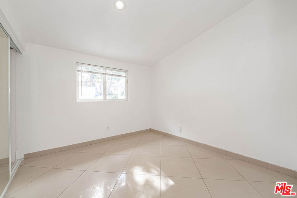 20746 Clarendon Street - Photo 37
