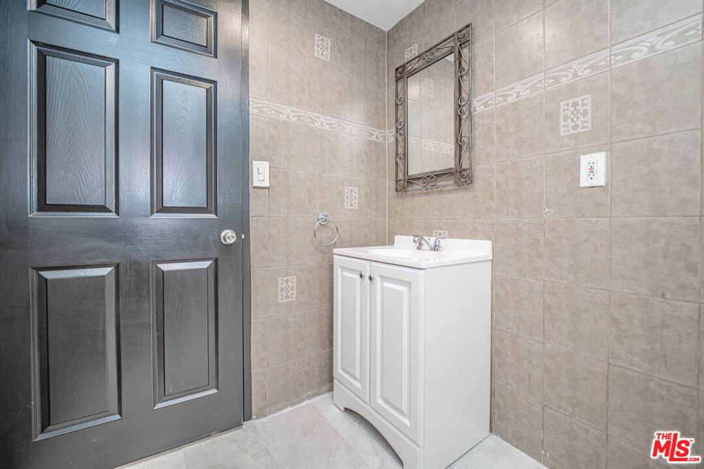 20746 Clarendon Street - Photo 38
