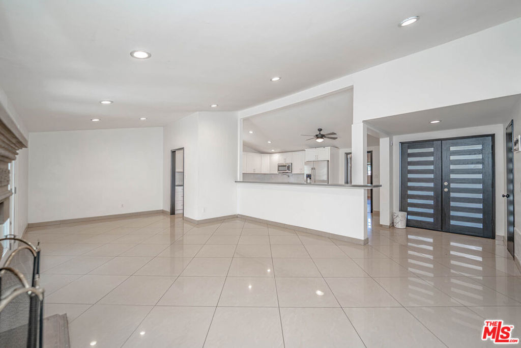 20746 Clarendon Street - Photo 7